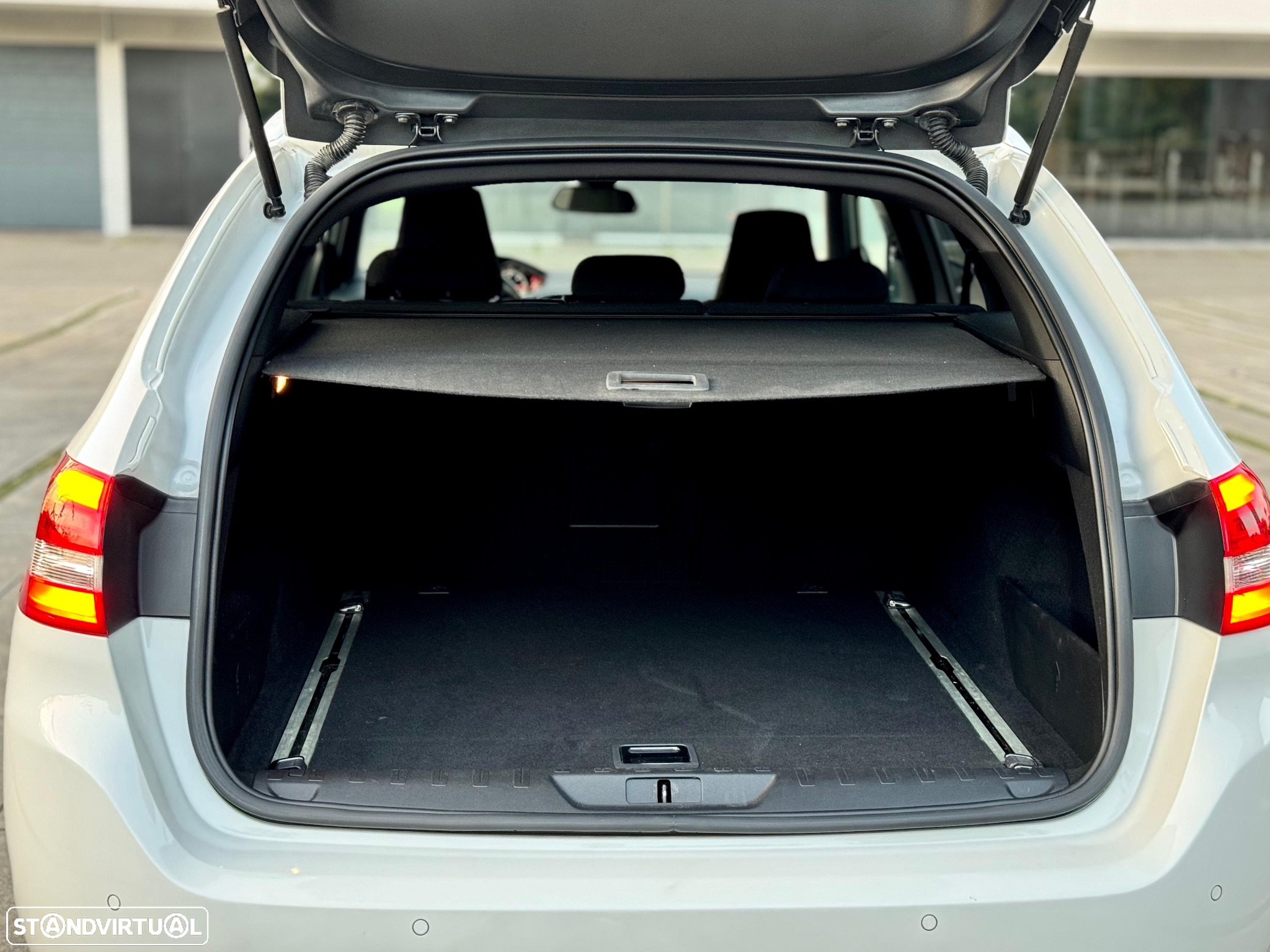 Peugeot 308 SW 1.5 BlueHDi GT Line - 24