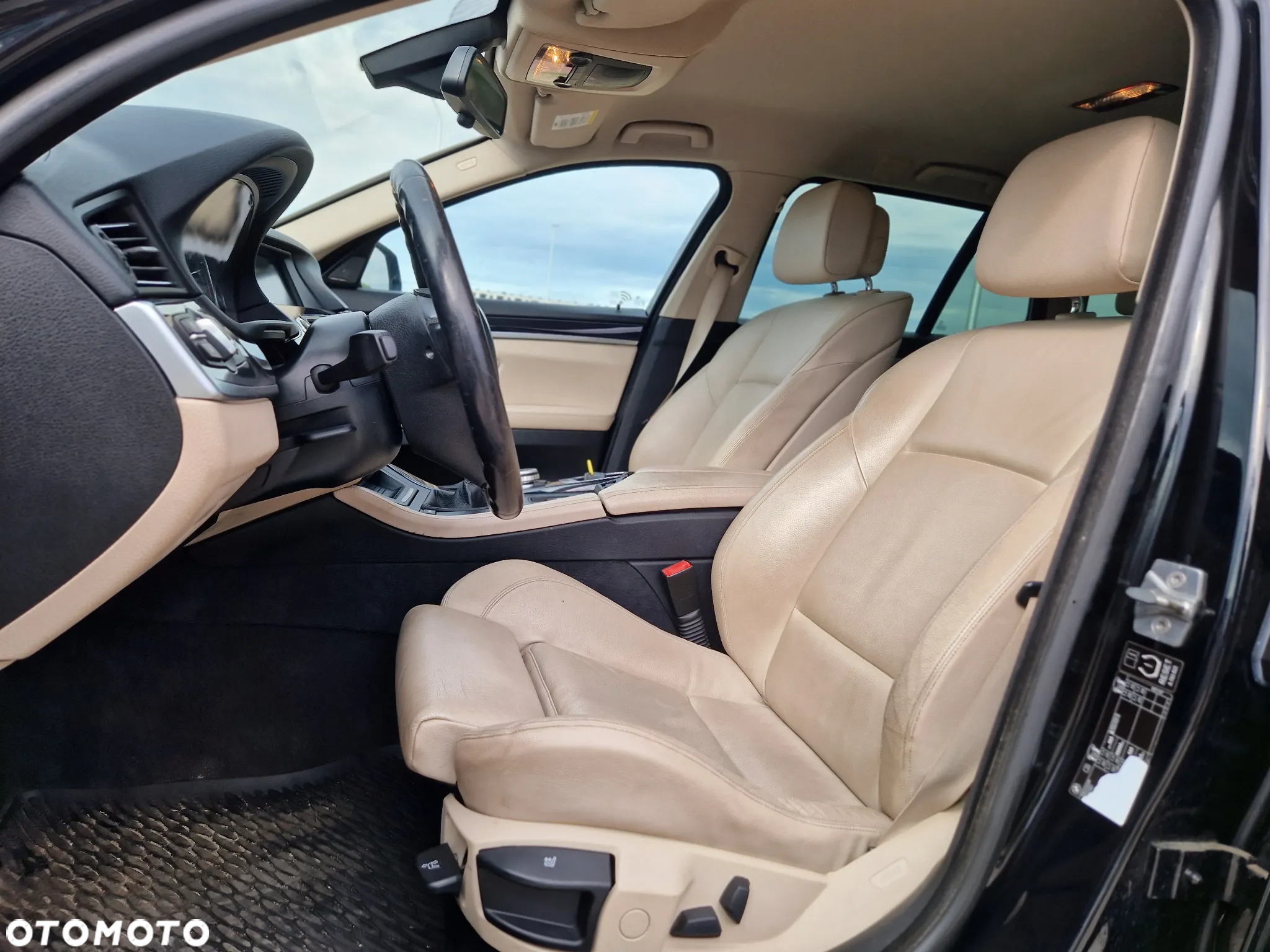 BMW Seria 5 523i Touring - 11