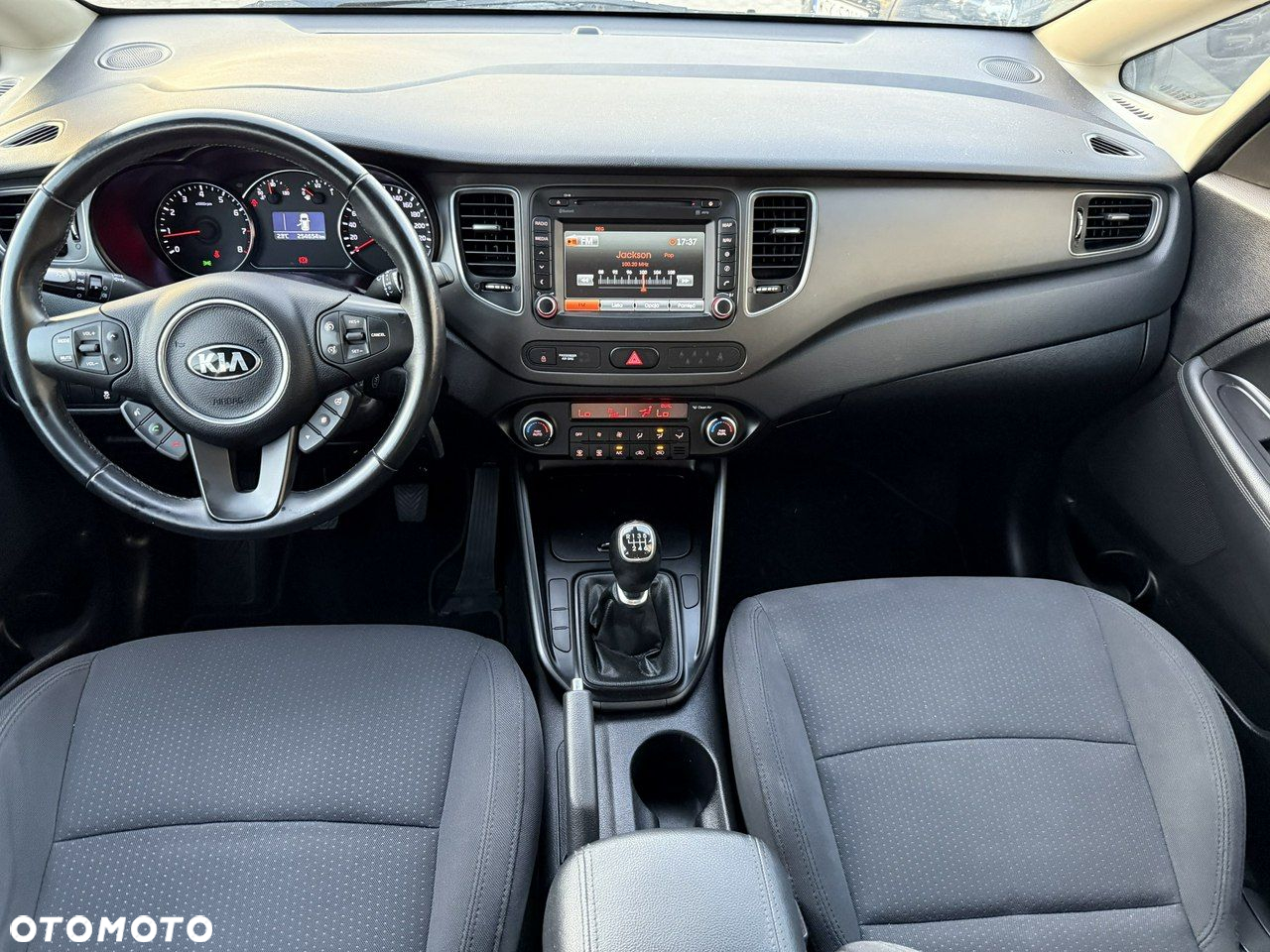 Kia Carens - 5