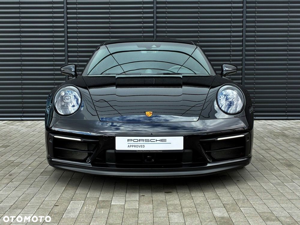 Porsche 911 Carrera 4 GTS - 9