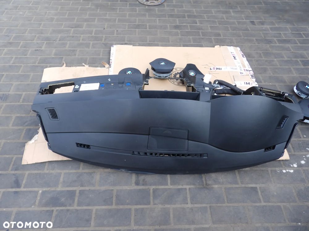 BMW - E60 - DESKA ROZDZIELCZA - KONSOLA - KOKPIT - POD NAWIGACJĘ - BEZ KUBKÓW - PODUSZKA PASAŻERA I KIEROWCY - NAPINACZE - DEMONTAŻ - ORYGINAŁ - 2