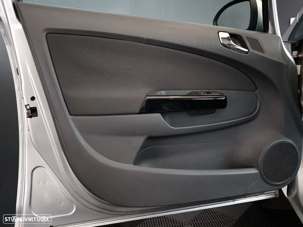 Opel Corsa 1.2 Cosmo - 16