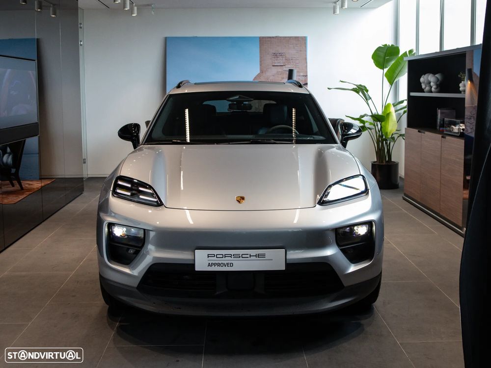 Porsche Macan Electric - 12