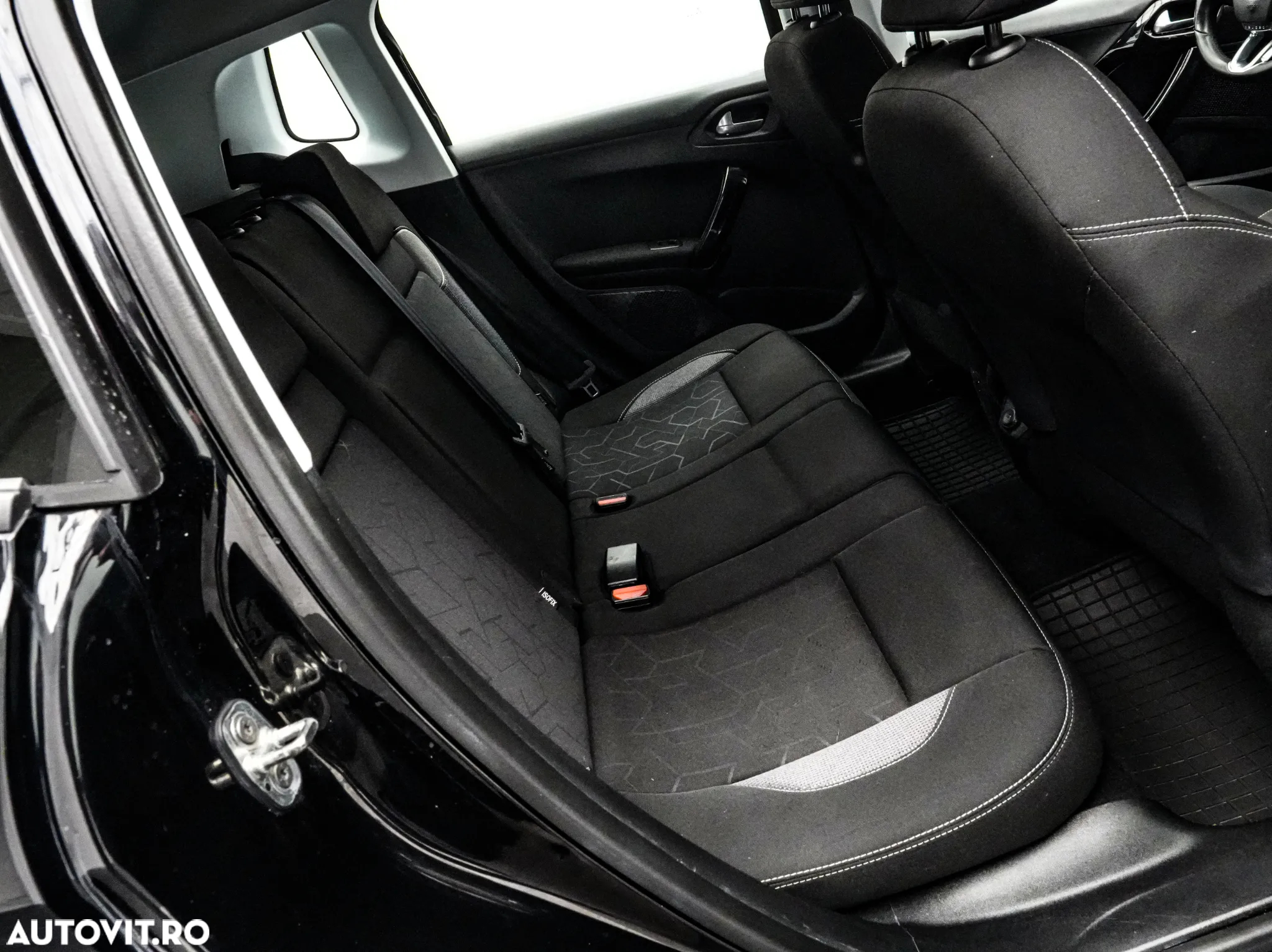 Peugeot 2008 1.2 PureTech Turbo EAT6 S&S Allure - 17