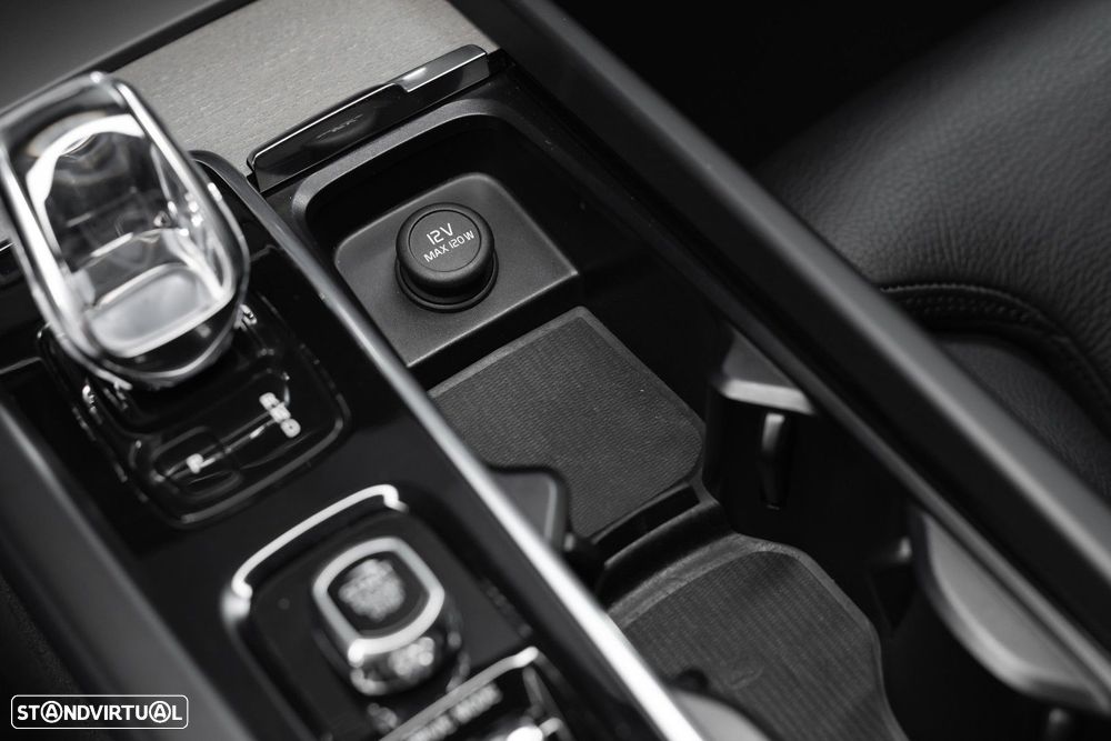 Volvo V60 2.0 B4 Momentum Geartronic - 25