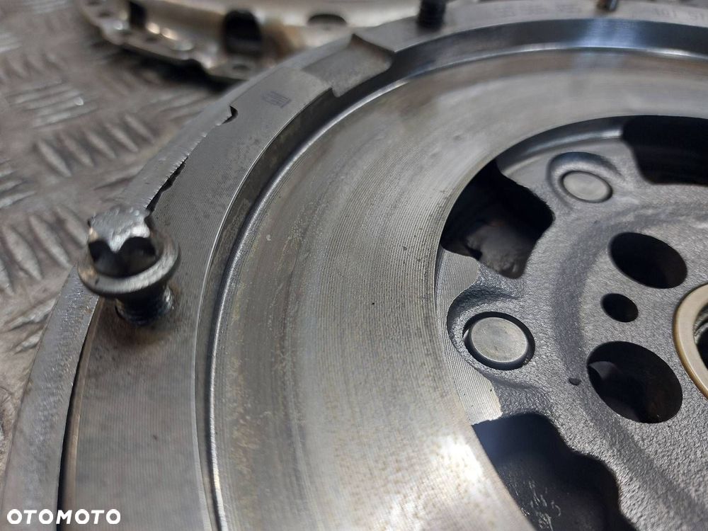 KOŁO DWUMASOWE + TARCZA DOCISK ŁOŻYSKO OPOROWE OPEL ASTRA J 1.4 T 55565495 - 2