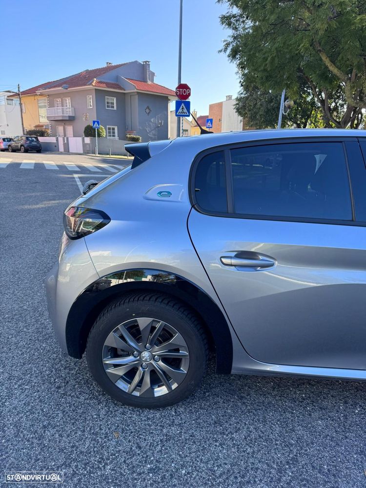 Peugeot e-208 - 8
