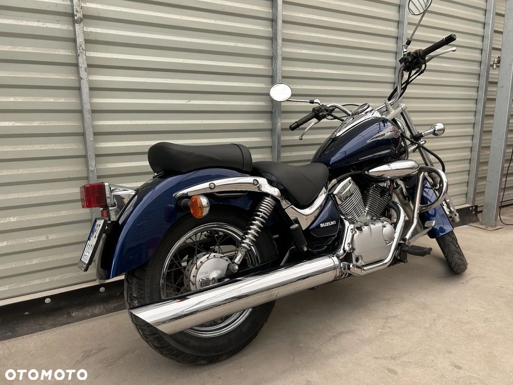 Suzuki Intruder - 10