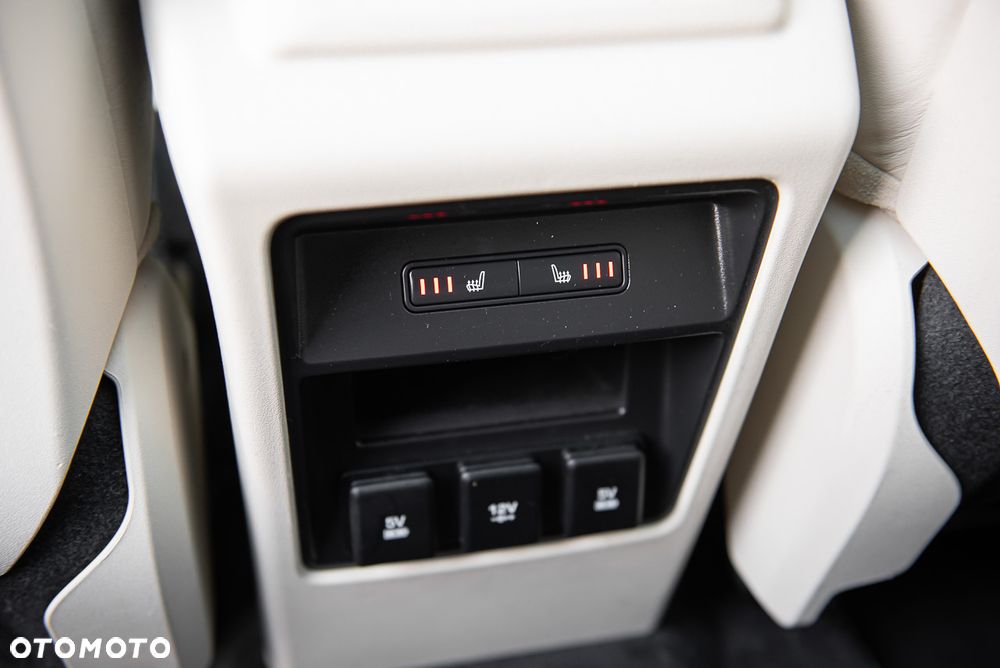 Land Rover Discovery Sport 2.0 D180 R-Dynamic HSE - 32