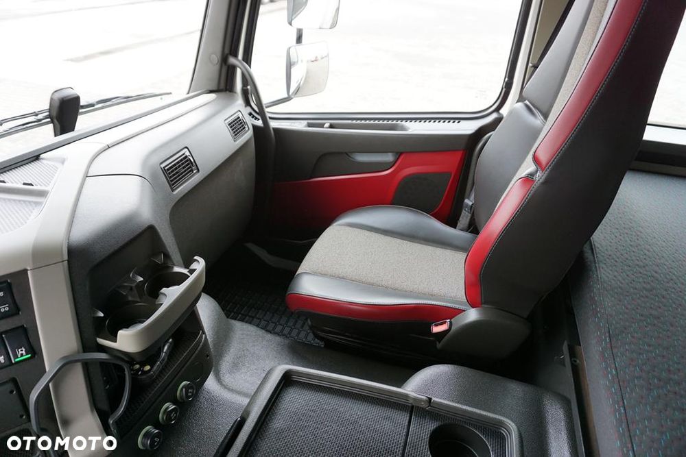 Volvo FM / 460 / E 6 / IZOTERMA + WINDA / 22 PALETY / DŁ 9,1 M / ŁAD. 14 345 KG - 38