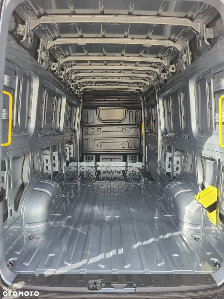 Volkswagen Crafter - 11