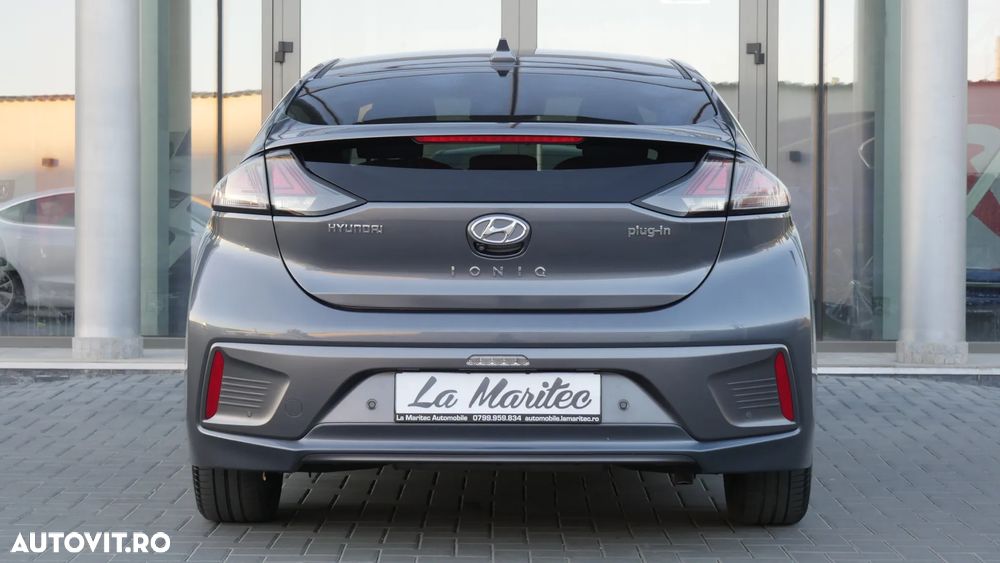 Hyundai IONIQ - 10