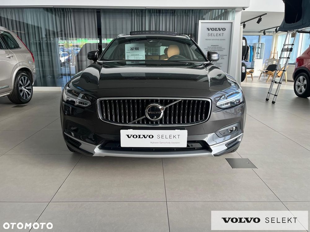 Volvo V90 Cross Country - 30
