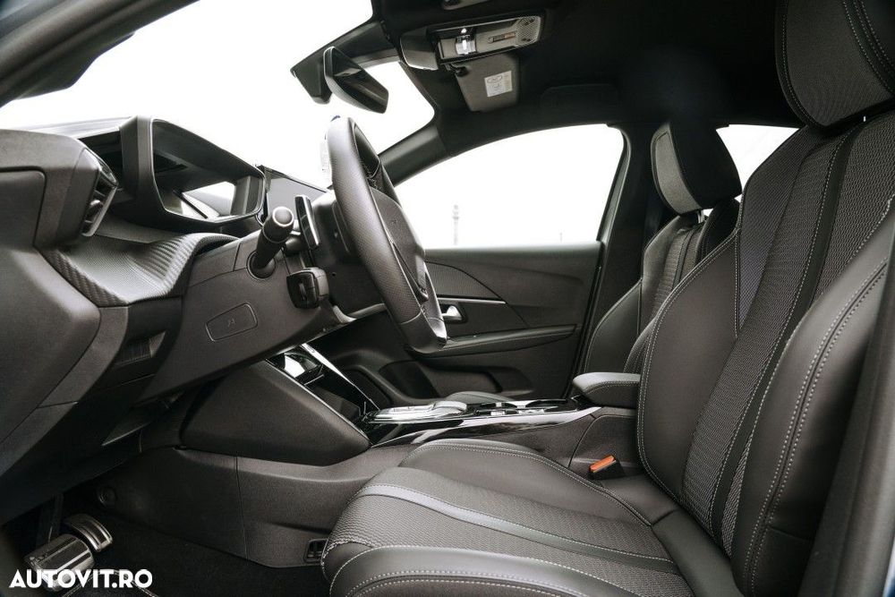 Peugeot 208 - 13