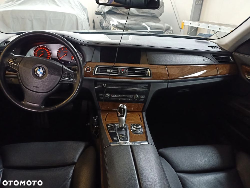 BMW Seria 7 740i - 2