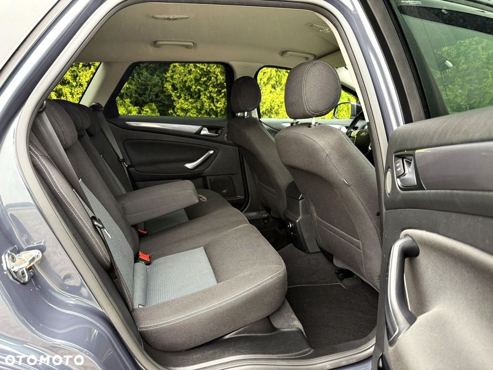 Ford Mondeo - 37