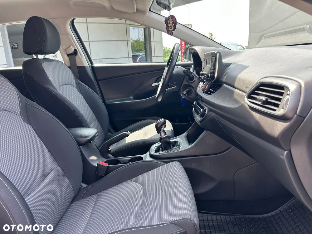 Hyundai i30 1.5 DPI Classic + - 15