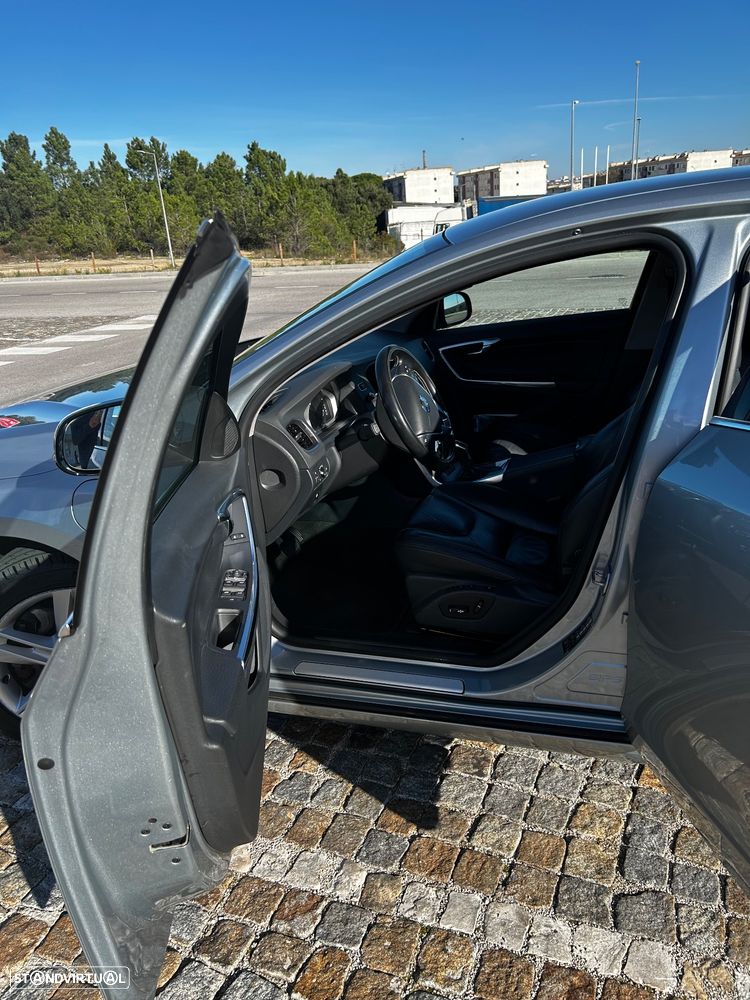 Volvo V60 D6 Plug-In-Hybrid AWD Geartronic Summum - 9