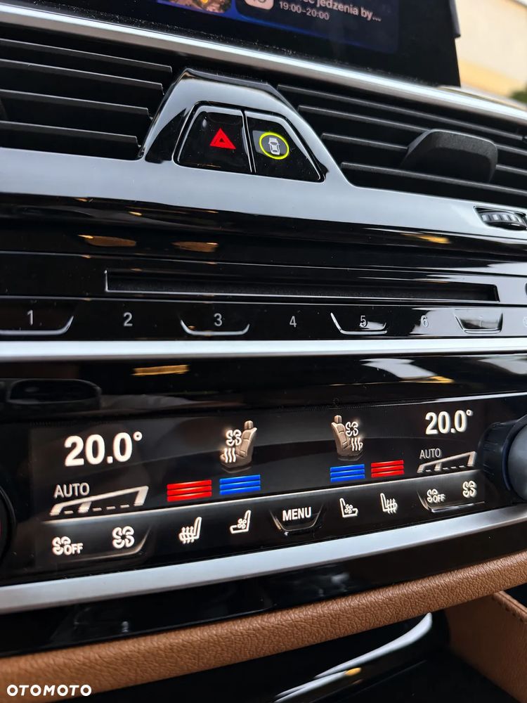 BMW Seria 5 530i xDrive Luxury Line - 27