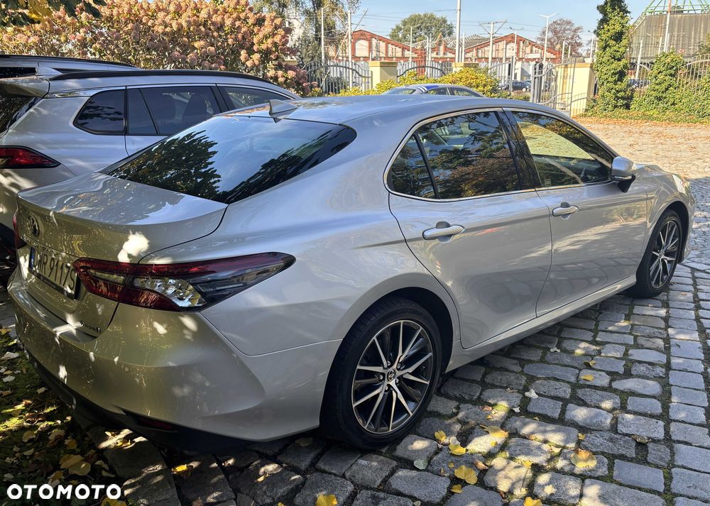 Toyota Camry - 4