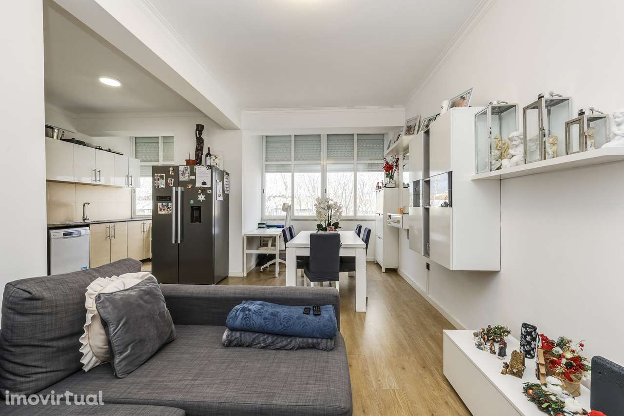 Venha Desfrutar do Pôr do Sol neste Moderno T2 - Grande imagem: 2/23