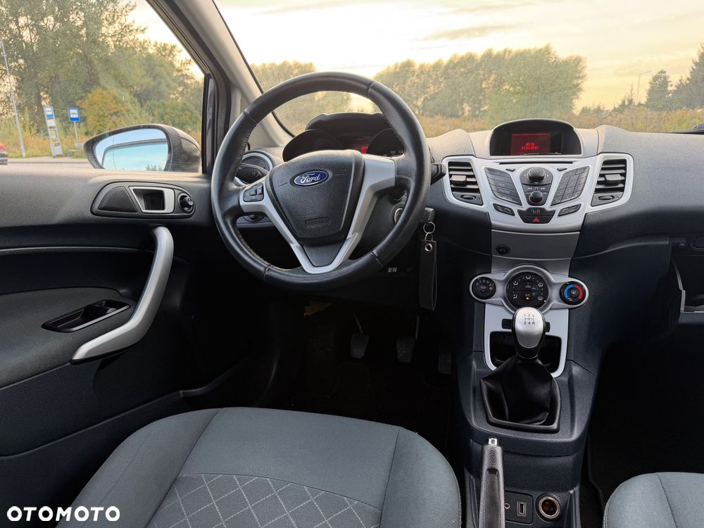 Ford Fiesta - 22