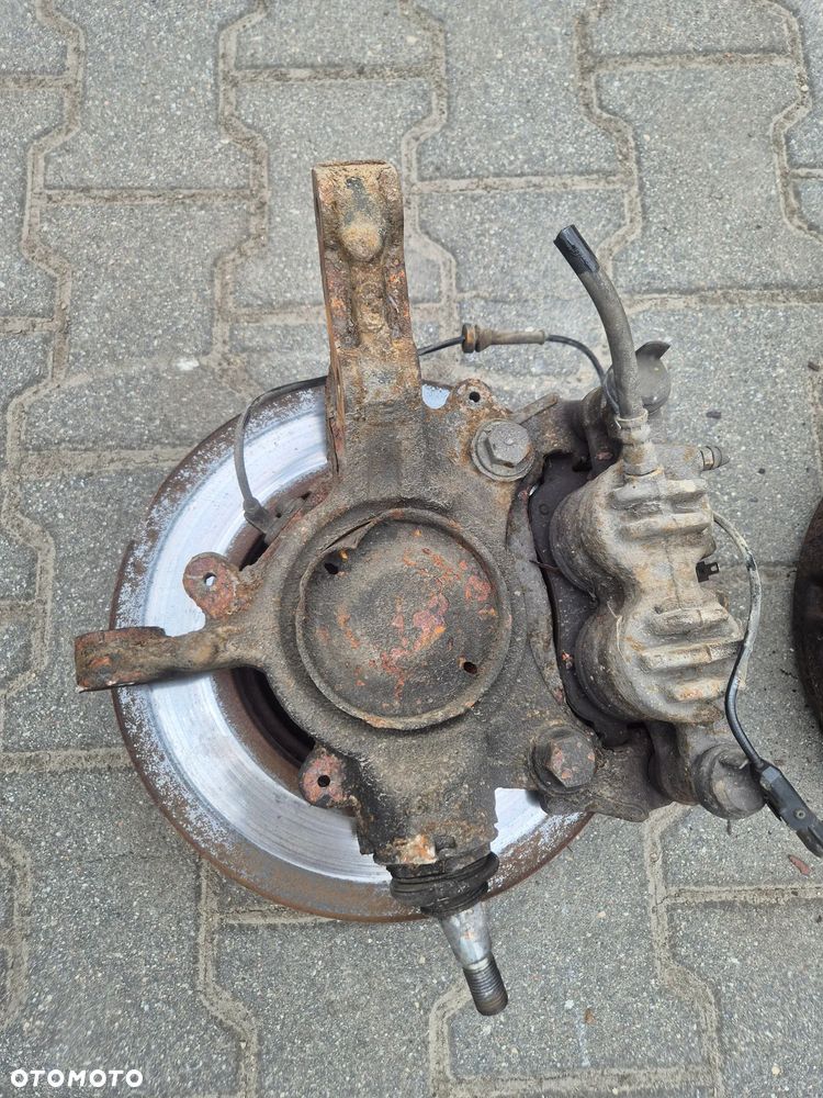 ZWROTNICA PIASTA LEWA PRAWA RWD TYŁ NAPĘD 16mm. MASTER III MOVANO B  NV400 2.3 10r.+ - 7