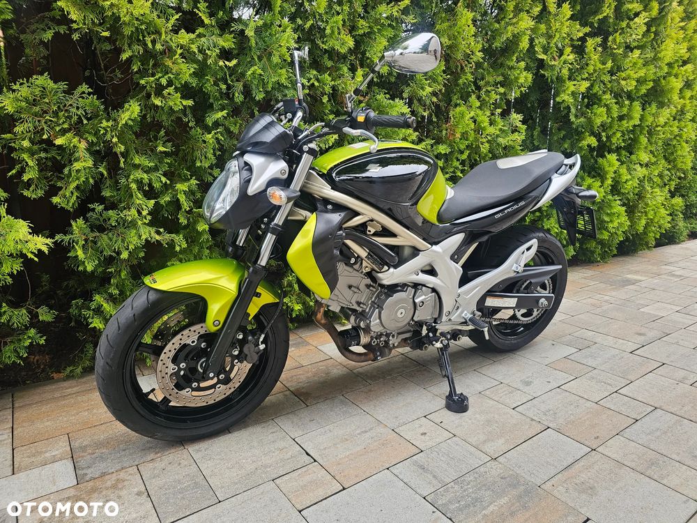Suzuki Gladius - 4