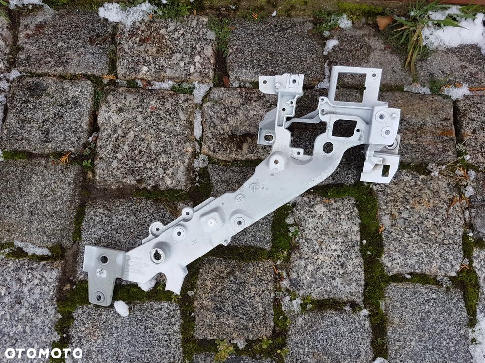 POLESTAR 2 II 21- OKULAR PRAWY WZMOCNIENIE LAMPY - 1