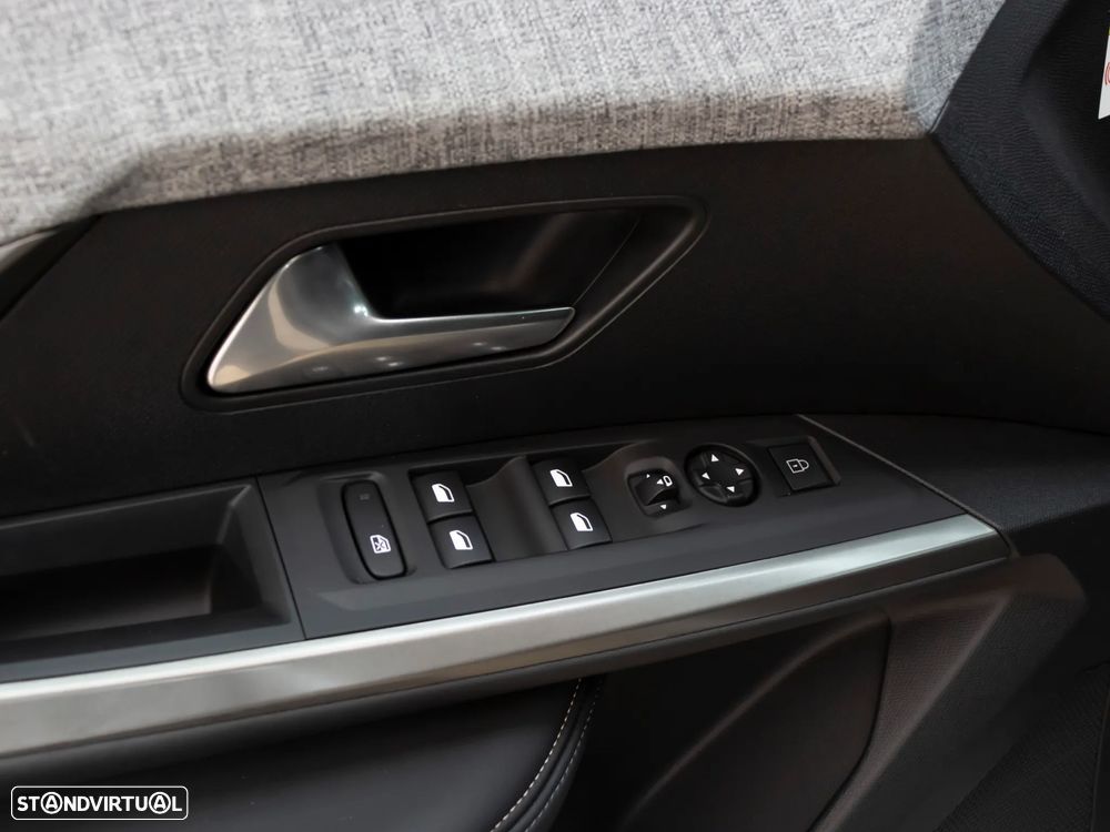 Peugeot 5008 1.2 Hybrid Allure e-DCS6 - 24