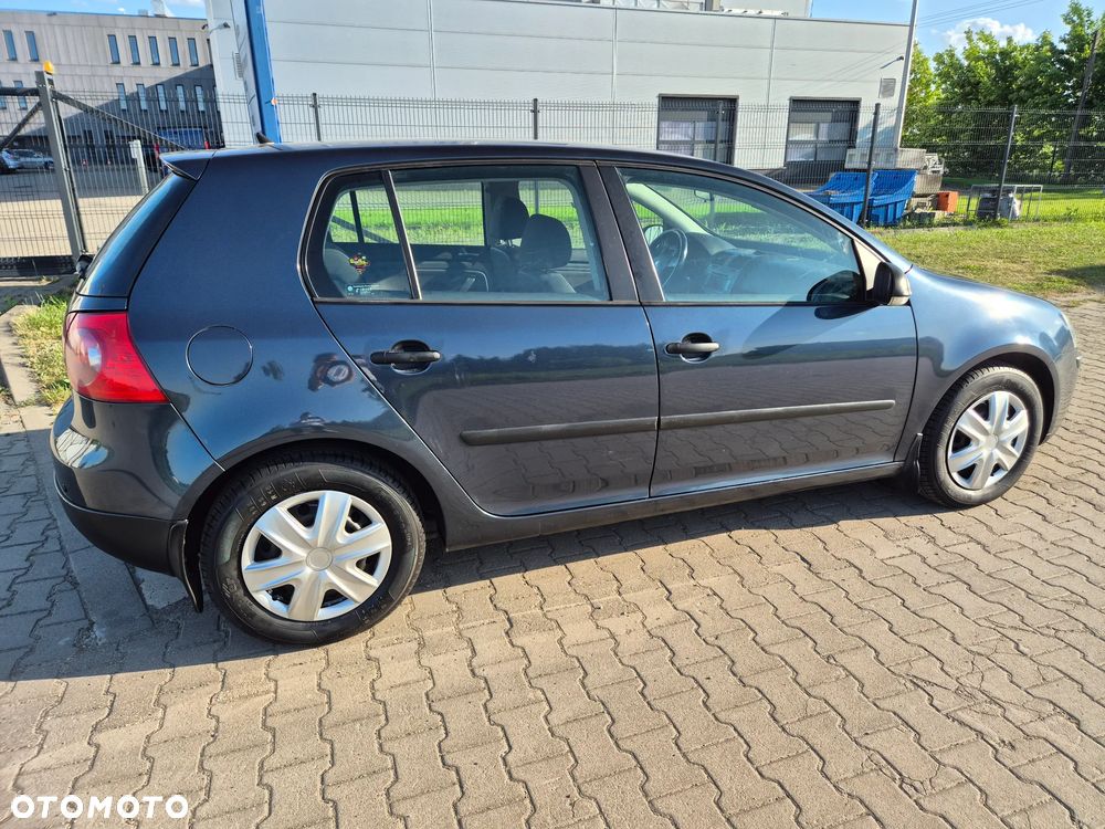 Volkswagen Golf 1.6 FSI Comfortline - 27