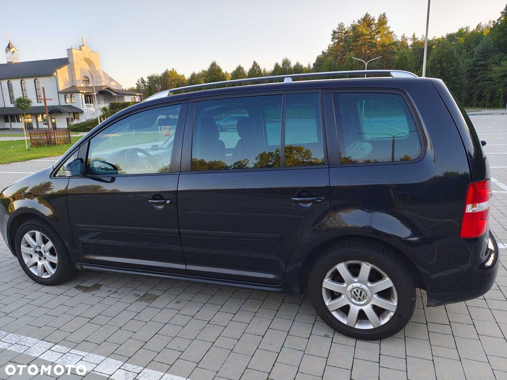 Volkswagen Touran - 4