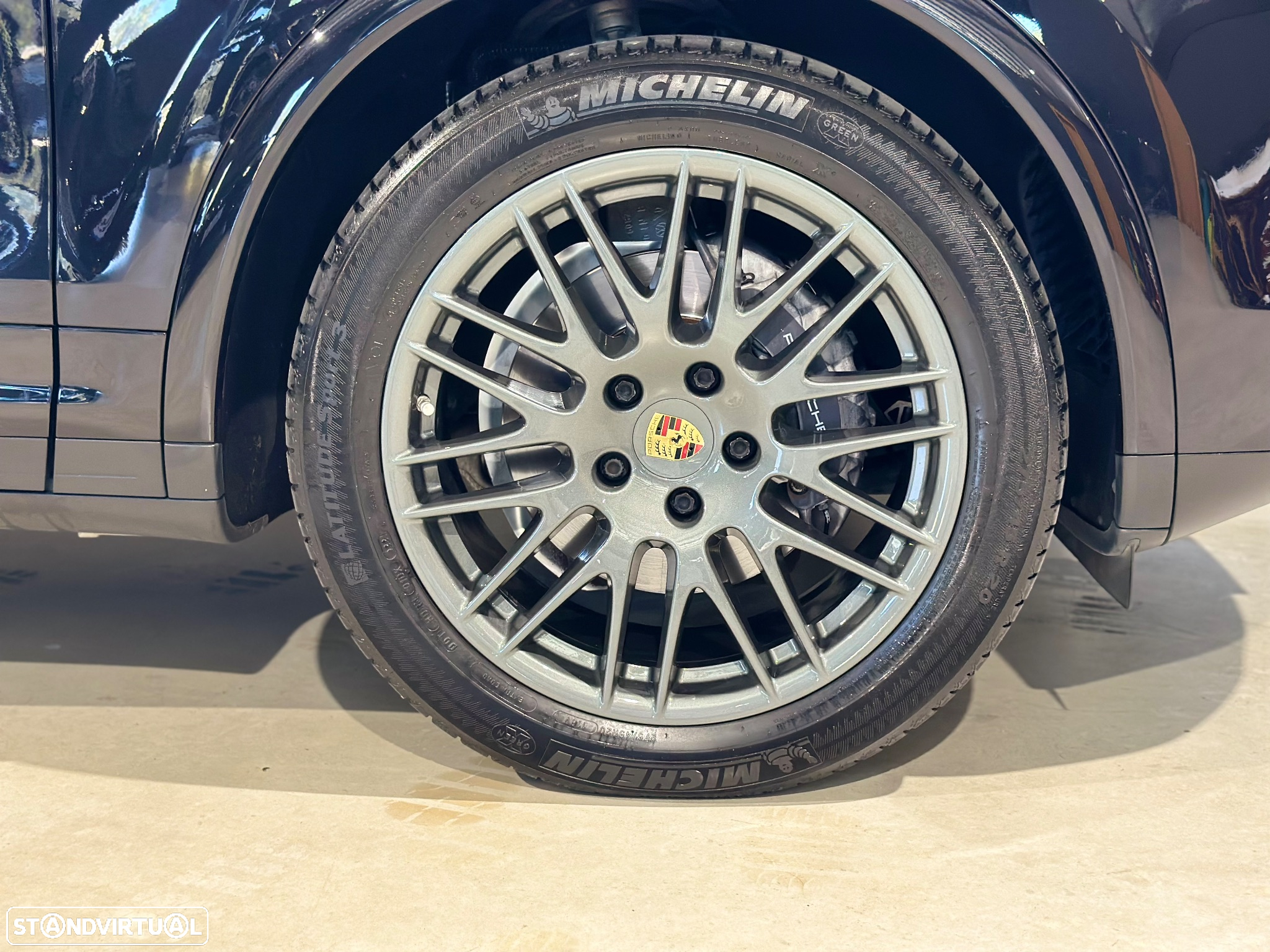 Porsche Cayenne Platinum Edition - 16