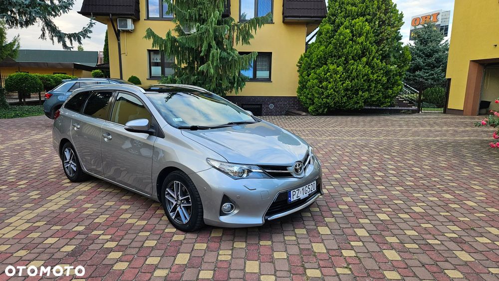 Toyota Auris 2.0 D-4D Executive - 1