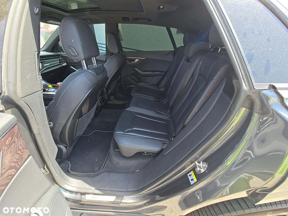 Audi Q8 55 TFSI quattro tiptronic - 8