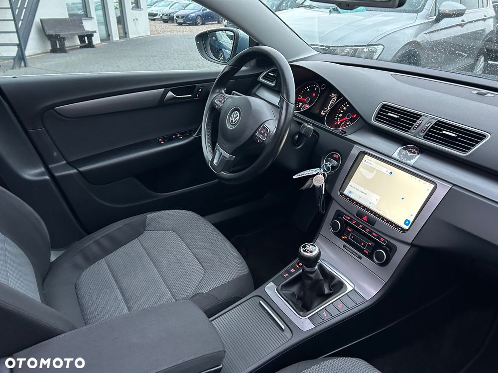 Volkswagen Passat 1.6 TDI BMT Comfortline - 28
