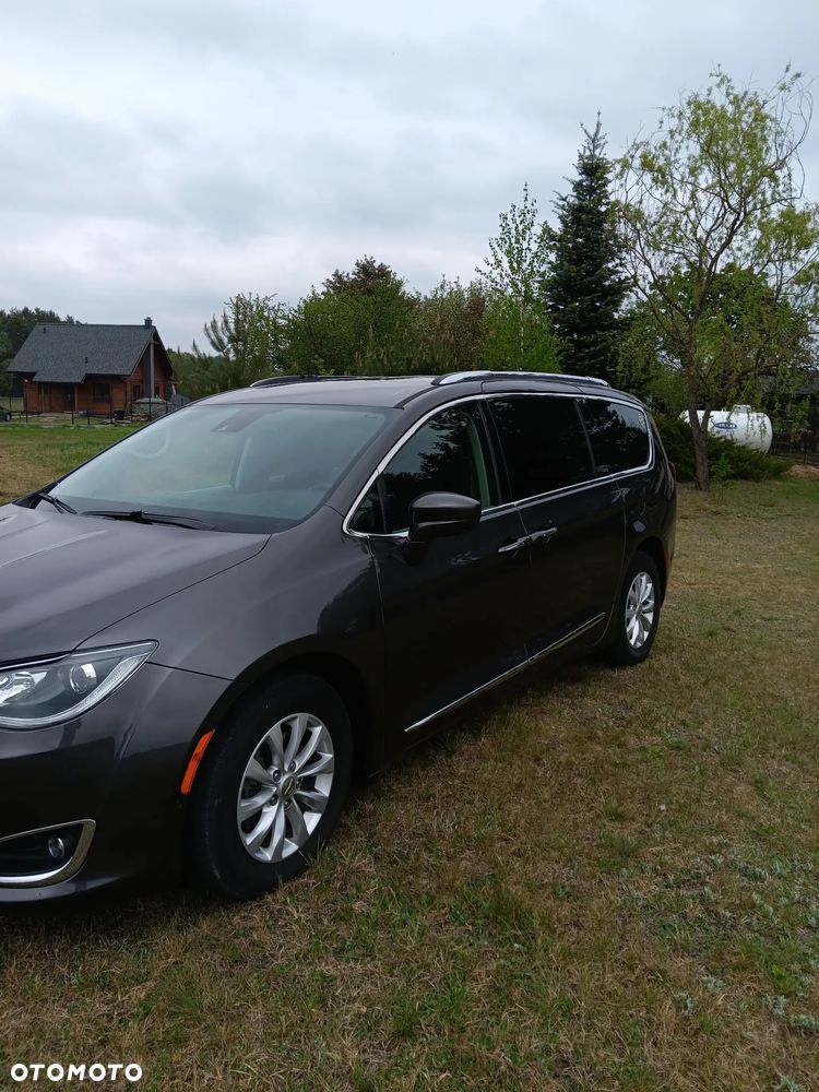 Chrysler Pacifica - 3