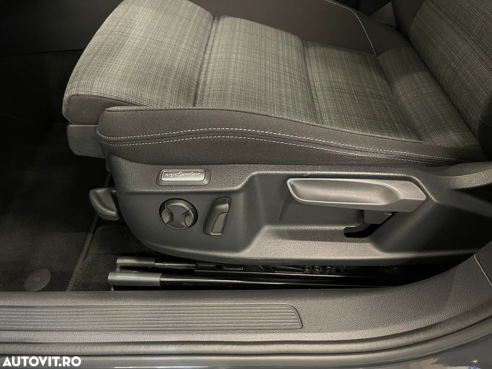 Volkswagen Passat 2.0 TDI DSG Comfortline - 24