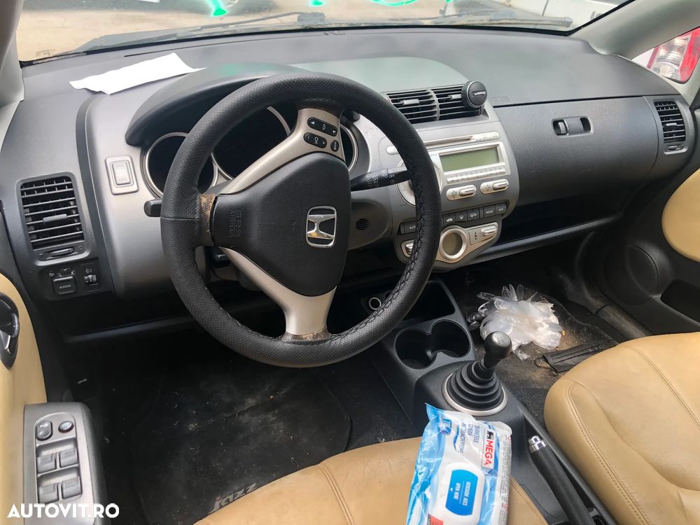 Dezmembrez Honda Jazz negru benzina 2007 - 7