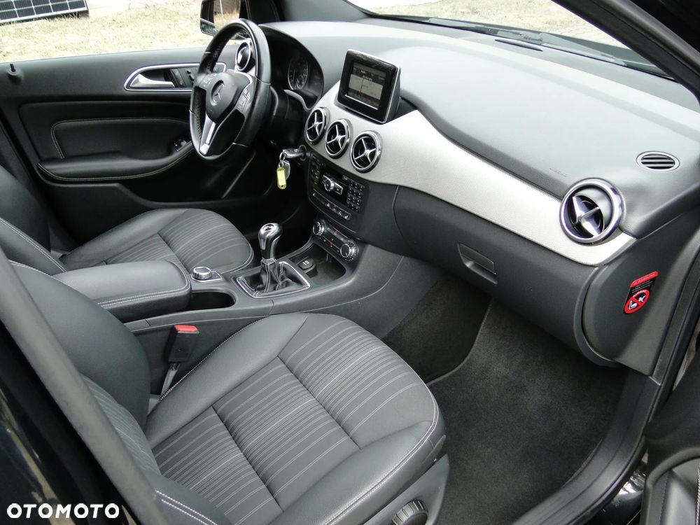 Mercedes-Benz Klasa B 180 UrbanStyle Edition - 16