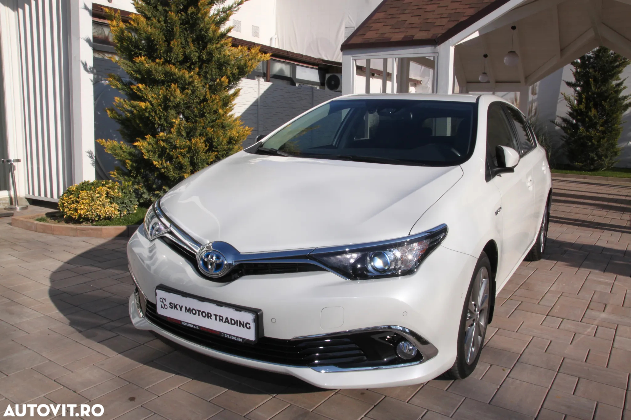 Toyota Auris 1.8 L VVT-i HSD Sol + - 14