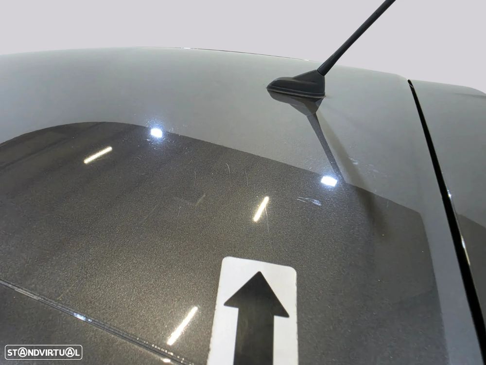 Peugeot 208 - 18
