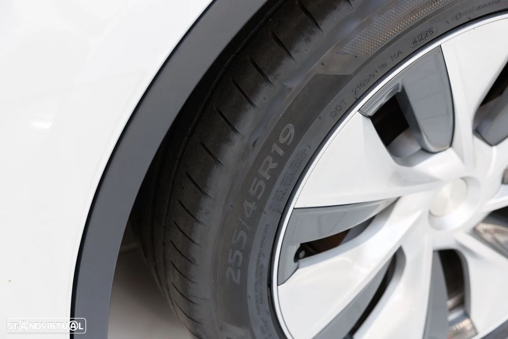 Tesla Model Y Long Range Dual Motor AWD - 30