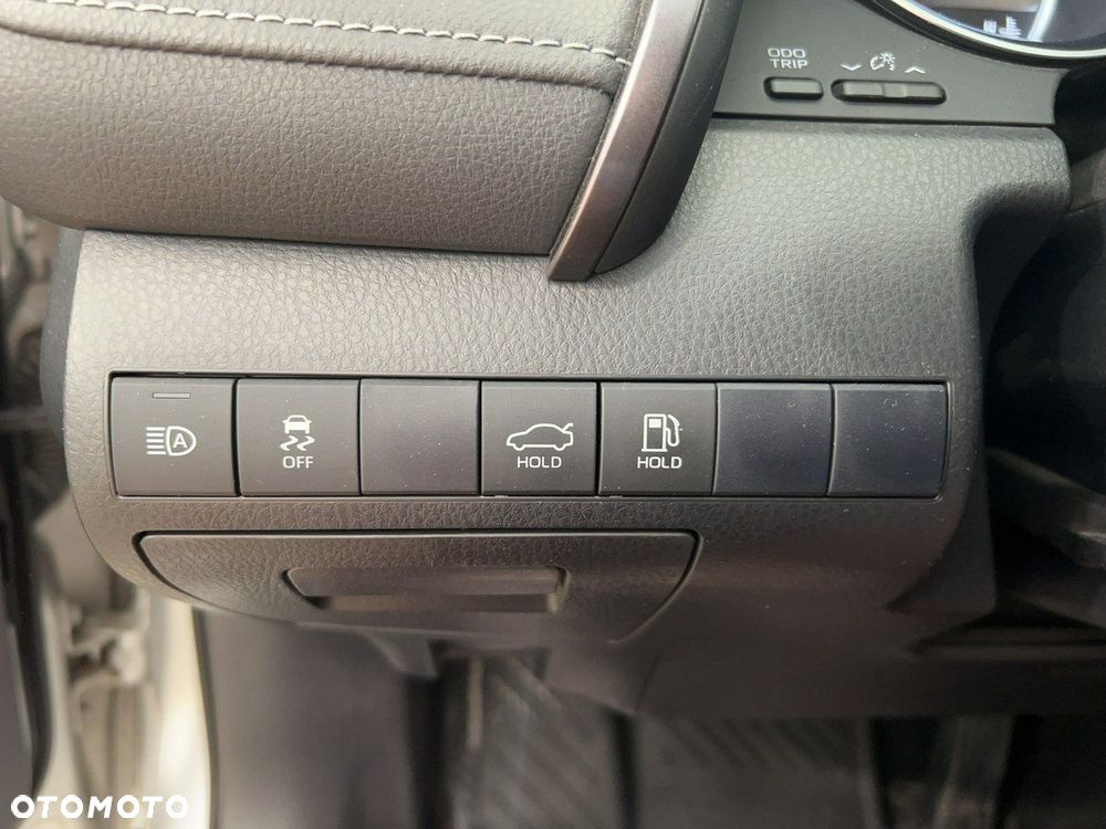 Toyota Camry - 25