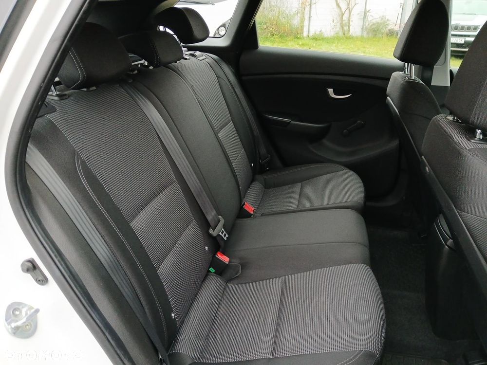 Hyundai i30 1.6 CRDi Classic + - 16