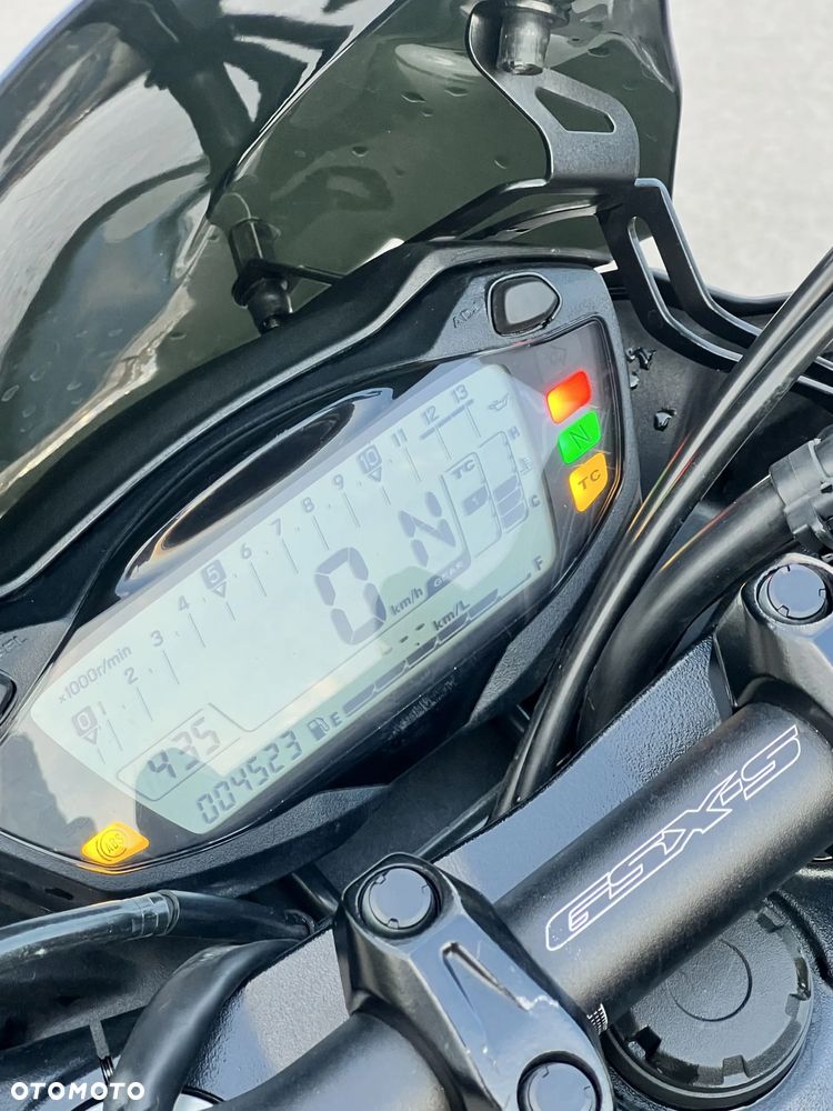 Suzuki GSX - 23
