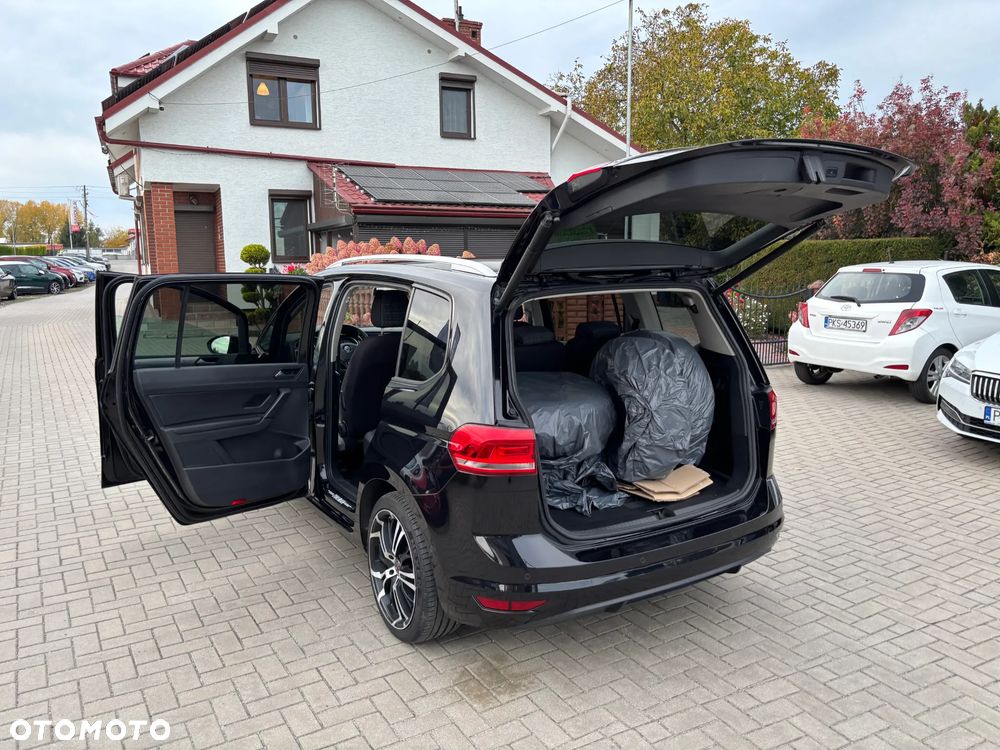 Volkswagen Touran - 28
