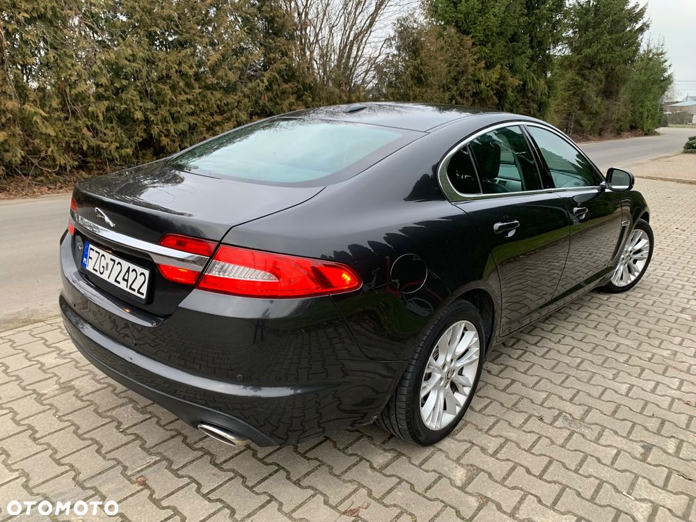 Jaguar XF 2.2 D Premium Luxury - 9