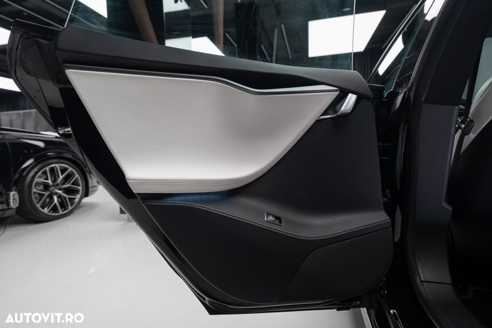 Tesla Model S - 30