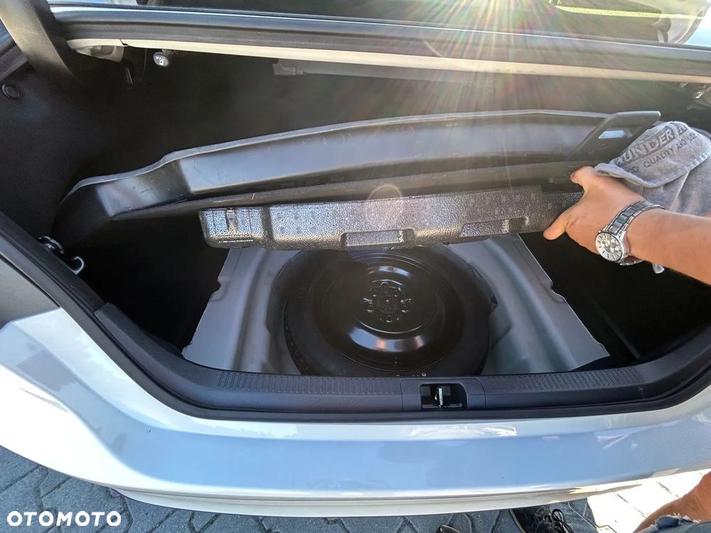 Toyota Camry 2.5 Hybrid Comfort CVT - 17